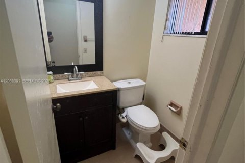 Condo in Dania Beach, Florida, 2 bedrooms  № 2292195 - photo 14