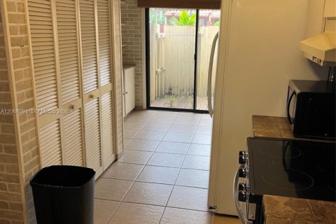 Condo in Dania Beach, Florida, 2 bedrooms  № 2292195 - photo 6
