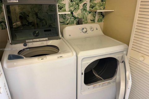Condo in Dania Beach, Florida, 2 bedrooms  № 2292195 - photo 10