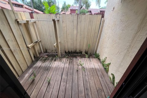 Condo in Dania Beach, Florida, 2 bedrooms  № 2292195 - photo 12