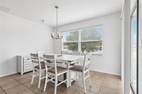 House in Ocala, Florida 4 bedrooms, 207.82 sq.m. № 2120743 - photo 10