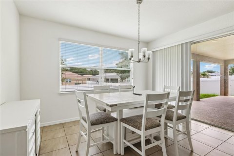 House in Ocala, Florida 4 bedrooms, 207.82 sq.m. № 2120743 - photo 9