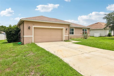 House in Ocala, Florida 4 bedrooms, 207.82 sq.m. № 2120743 - photo 1
