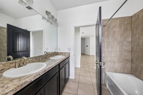 House in Ocala, Florida 4 bedrooms, 207.82 sq.m. № 2120743 - photo 23