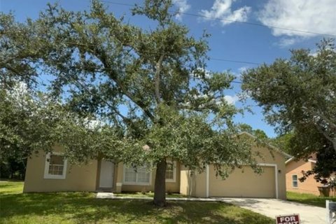 Снять в аренду виллу или дом в Киссимми, Флорида 9 комнат, 162.02м2, № 1869049 - фото 1