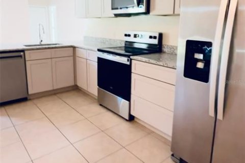 Снять в аренду виллу или дом в Киссимми, Флорида 9 комнат, 162.02м2, № 1869049 - фото 3