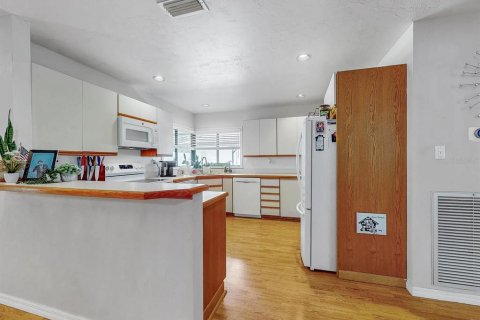 Casa en venta en Haines City, Florida, 2 dormitorios, 168.06 m2 № 2226667 - foto 16