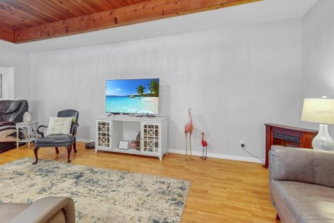 Casa en venta en Haines City, Florida, 2 dormitorios, 168.06 m2 № 2226667 - foto 8