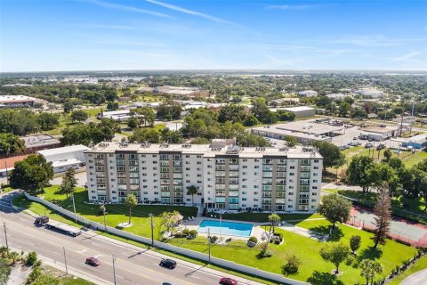 Condominio en Winter Haven, Florida, 2 dormitorios  № 2217675