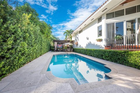 House in Miami, Florida 4 bedrooms, 204.66 sq.m. № 1965304 - photo 10