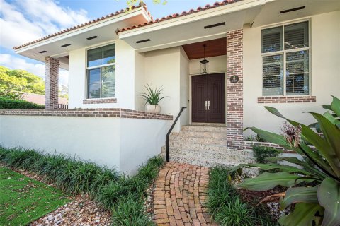 House in Miami, Florida 4 bedrooms, 204.66 sq.m. № 1965304 - photo 6