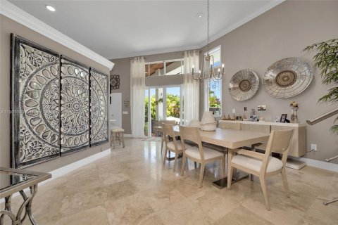 House in Miami, Florida 4 bedrooms, 204.66 sq.m. № 1965304 - photo 14