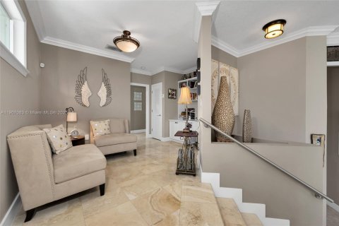 House in Miami, Florida 4 bedrooms, 204.66 sq.m. № 1965304 - photo 28