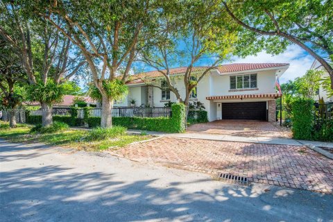 House in Miami, Florida 4 bedrooms, 204.66 sq.m. № 1965304 - photo 1