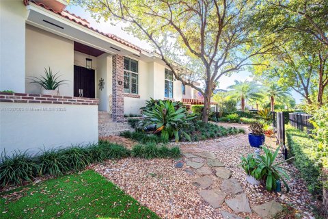 House in Miami, Florida 4 bedrooms, 204.66 sq.m. № 1965304 - photo 5