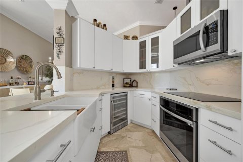 House in Miami, Florida 4 bedrooms, 204.66 sq.m. № 1965304 - photo 26