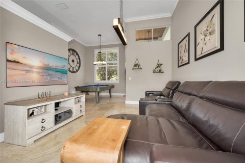 House in Miami, Florida 4 bedrooms, 204.66 sq.m. № 1965304 - photo 20