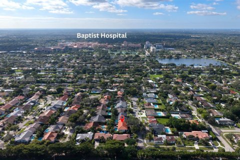 House in Miami, Florida 4 bedrooms, 204.66 sq.m. № 1965304 - photo 7