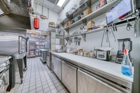 Commercial property in North Miami Beach, Florida № 1983227 - photo 16