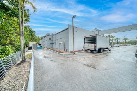 Commercial property in North Miami Beach, Florida № 1983227 - photo 29