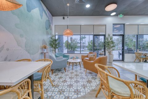 Commercial property in North Miami Beach, Florida № 1983227 - photo 6