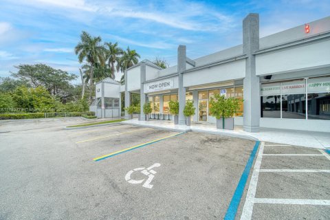 Commercial property in North Miami Beach, Florida № 1983227 - photo 25