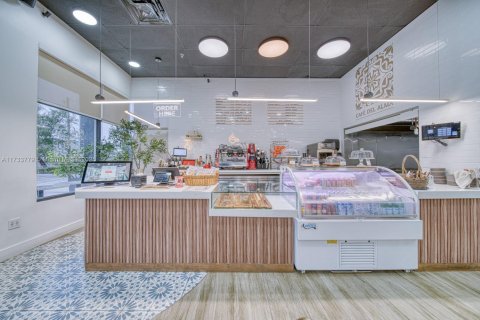 Commercial property in North Miami Beach, Florida № 1983227 - photo 10