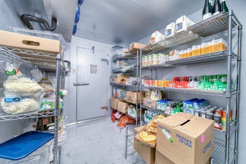 Commercial property in North Miami Beach, Florida № 1983227 - photo 19