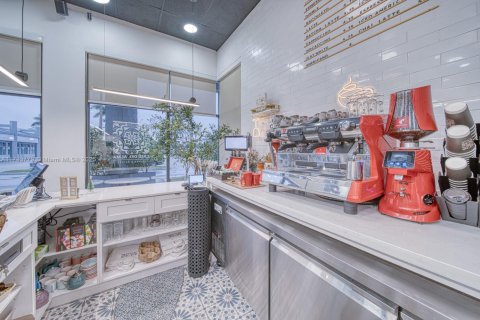 Commercial property in North Miami Beach, Florida № 1983227 - photo 12