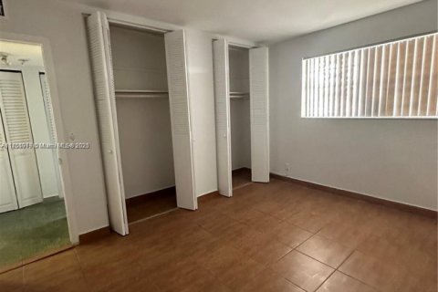 Condo in Hallandale Beach, Florida, 1 bedroom  № 1860607 - photo 3