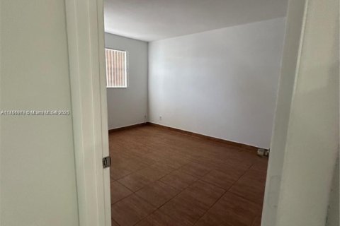 Condo in Hallandale Beach, Florida, 1 bedroom  № 1860607 - photo 7