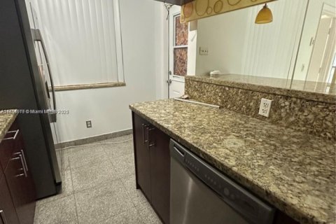 Condo in Hallandale Beach, Florida, 1 bedroom  № 1860607 - photo 9