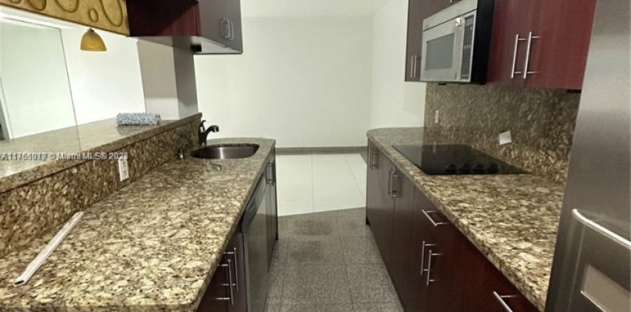 Condo in Hallandale Beach, Florida, 1 bedroom № 1860607