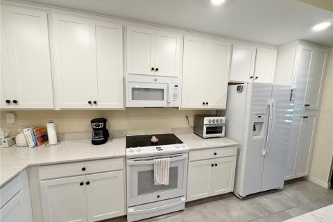 Condo in Bradenton, Florida, 2 bedrooms  № 1777520 - photo 8