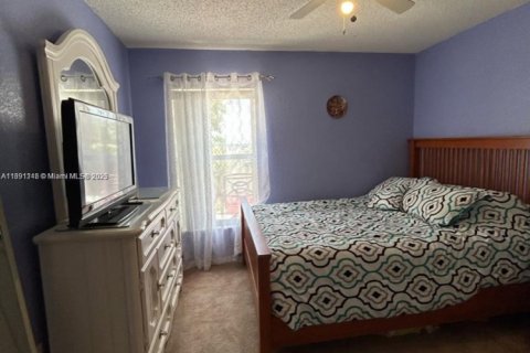 Casa en venta en Davenport, Florida, 3 dormitorios, 191.1 m2 № 1936253 - foto 15