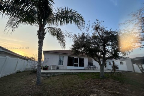 House in Davenport, Florida 3 bedrooms, 191.1 sq.m. № 1936253 - photo 28