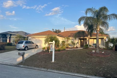 House in Davenport, Florida 3 bedrooms, 191.1 sq.m. № 1936253 - photo 4