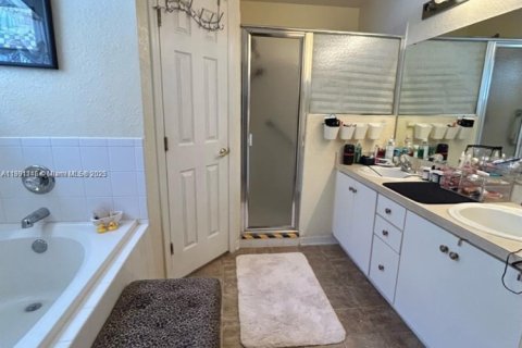 House in Davenport, Florida 3 bedrooms, 191.1 sq.m. № 1936253 - photo 19