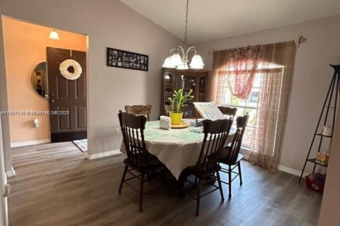 House in Davenport, Florida 3 bedrooms, 191.1 sq.m. № 1936253 - photo 11