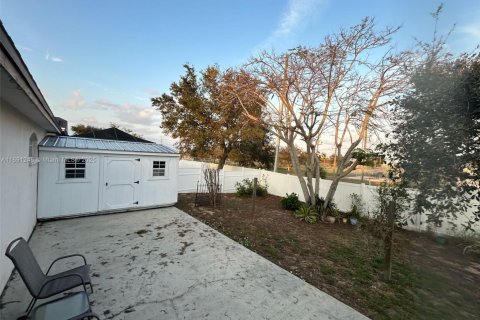 House in Davenport, Florida 3 bedrooms, 191.1 sq.m. № 1936253 - photo 27