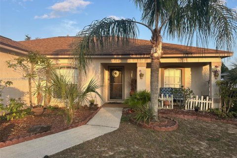 House in Davenport, Florida 3 bedrooms, 191.1 sq.m. № 1936253 - photo 2