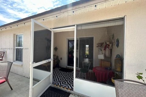 House in Davenport, Florida 3 bedrooms, 191.1 sq.m. № 1936253 - photo 22