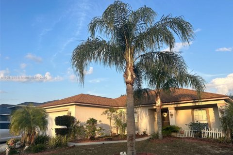 House in Davenport, Florida 3 bedrooms, 191.1 sq.m. № 1936253 - photo 3