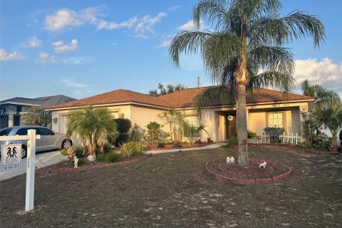 House in Davenport, Florida 3 bedrooms, 191.1 sq.m. № 1936253 - photo 1