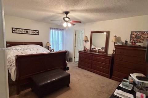 Casa en venta en Davenport, Florida, 3 dormitorios, 191.1 m2 № 1936253 - foto 13