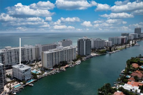 Condominio en venta en Miami Beach, Florida, 3 dormitorios, 186.73 m2 № 1351582 - foto 30
