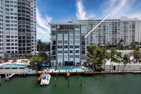 Condominio en venta en Miami Beach, Florida, 3 dormitorios, 186.73 m2 № 1351582 - foto 29