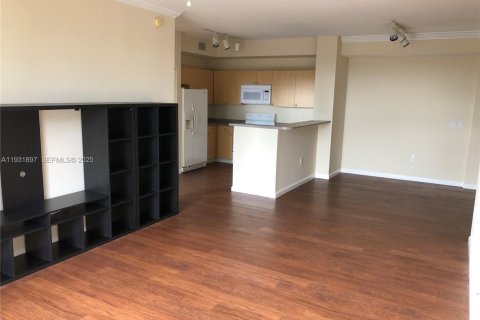 Condo in Hollywood, Florida, 2 bedrooms  № 1990384 - photo 4