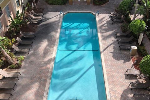 Condo in Hollywood, Florida, 2 bedrooms  № 1990384 - photo 18