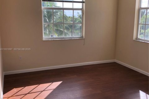 Condo in Hollywood, Florida, 2 bedrooms  № 1990384 - photo 14